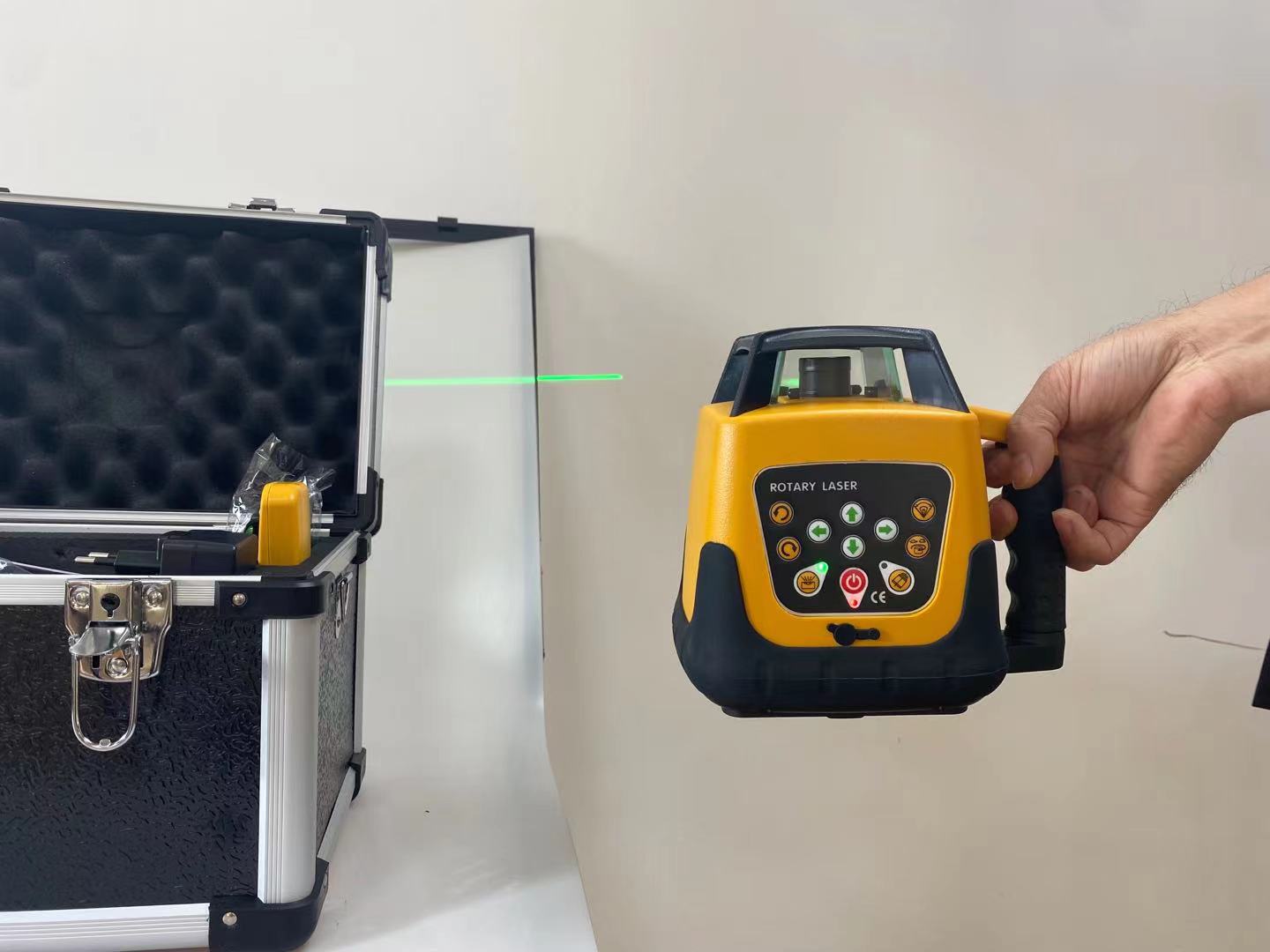 高精度自動電子セルフレベリング360ロータリーレーザー、3D - Rotary Laser Level 500M Range のレビューと価格
