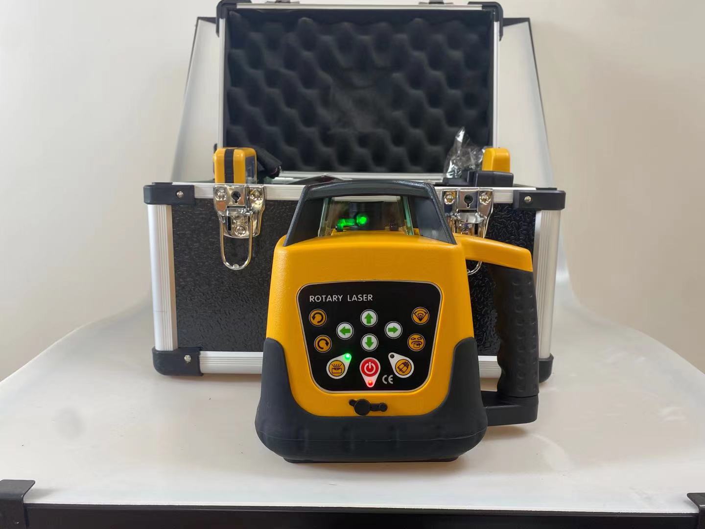 高精度電子自動水平調整360度回転レーザー3Dグリーンビーム - Rotary Laser Level 500M Range のレビューと価格